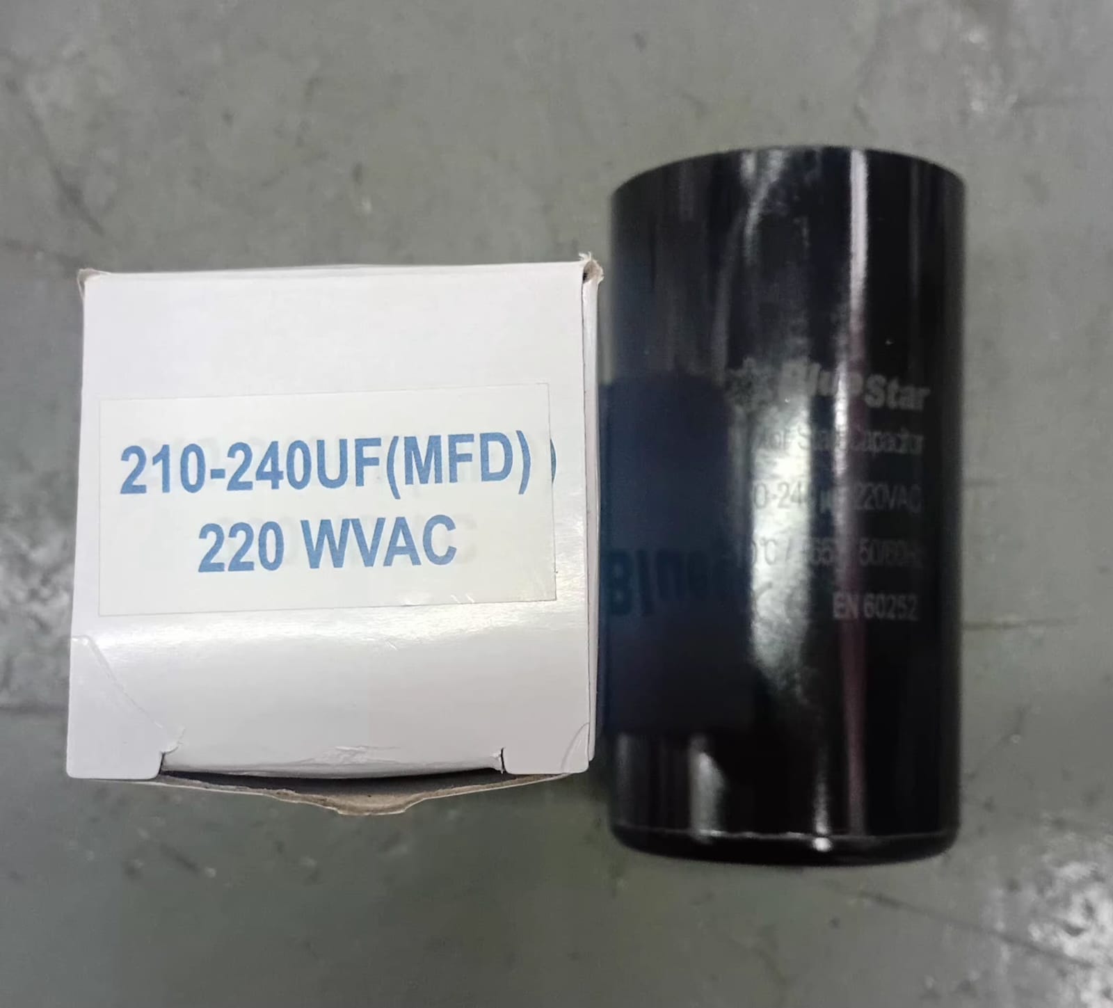 Capacitor 210-240 mf / 220 v