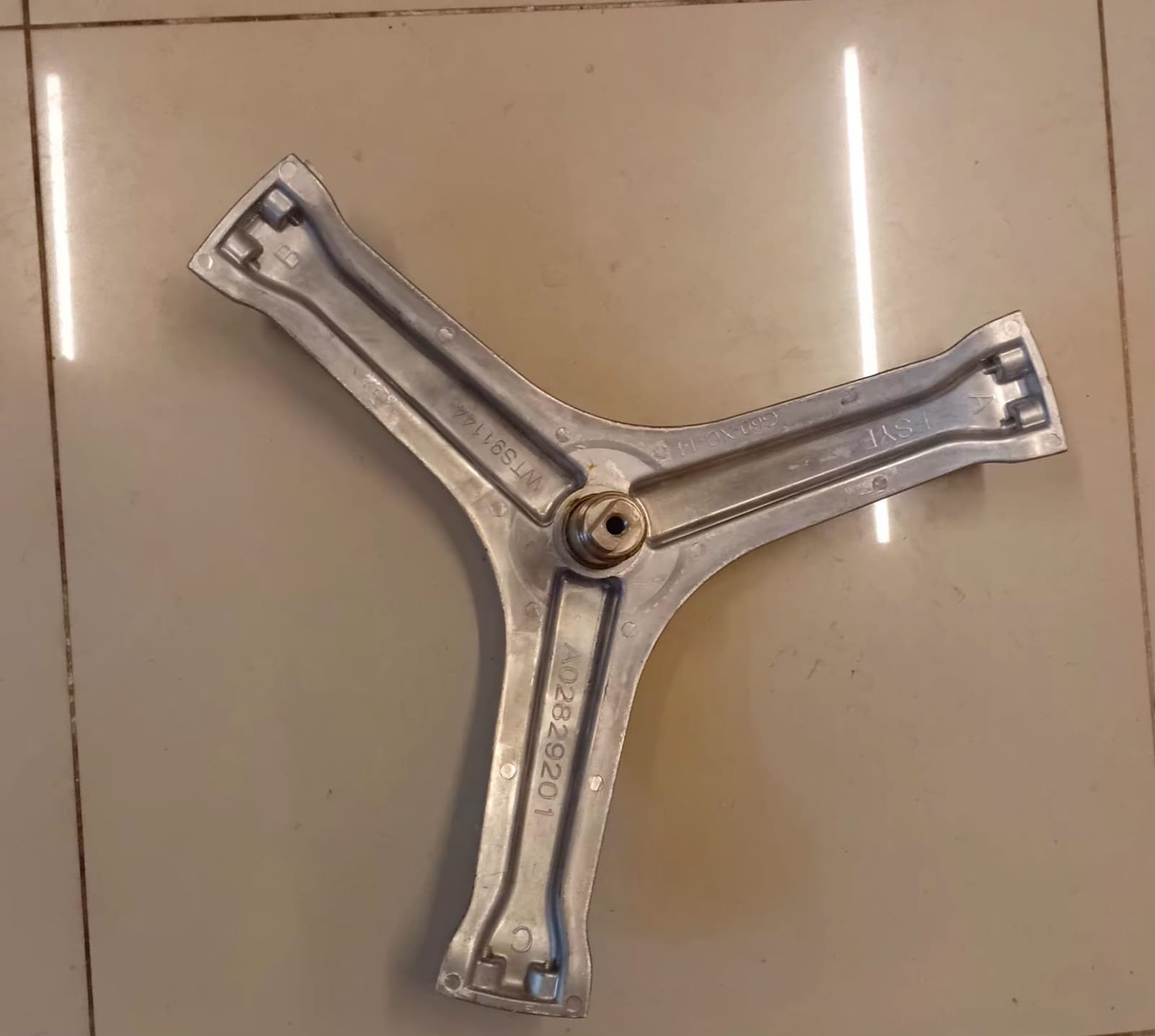 Soporte lavarropas ELECTROLUX EWD A02829201 - G60-XC-14 J